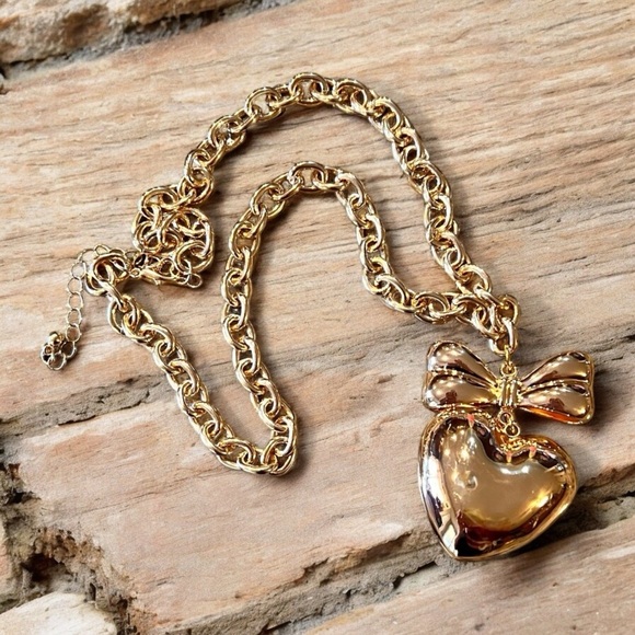 Chunky Golden toned puffed heart pendant necklace - Picture 12 of 16